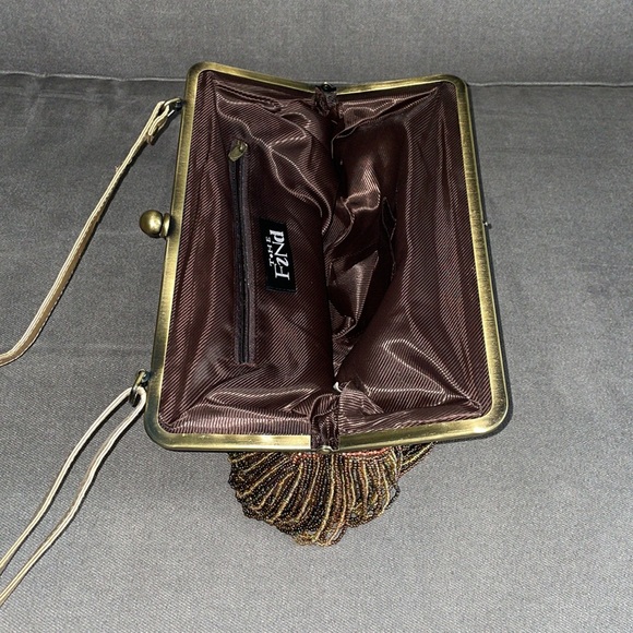 Vintage The FIND Purse/Handbag. Beads & Sequins. In pristine condition. - Picture 4 of 8